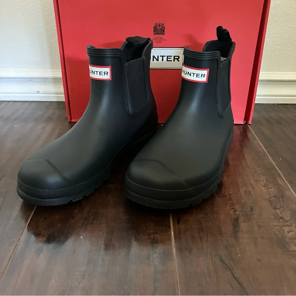 NIB Authentic Hunter Women’s Chelsea Boot - Black